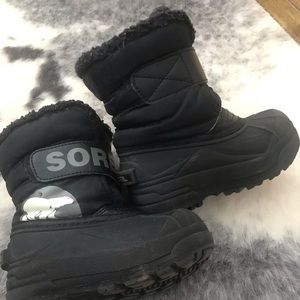 Boys (toddler) size 8 black Sorel winter boots